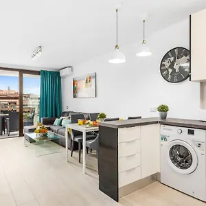 https://modern-2-bedroomed-apartment-los-cristianos-center.in-canary-islands.com