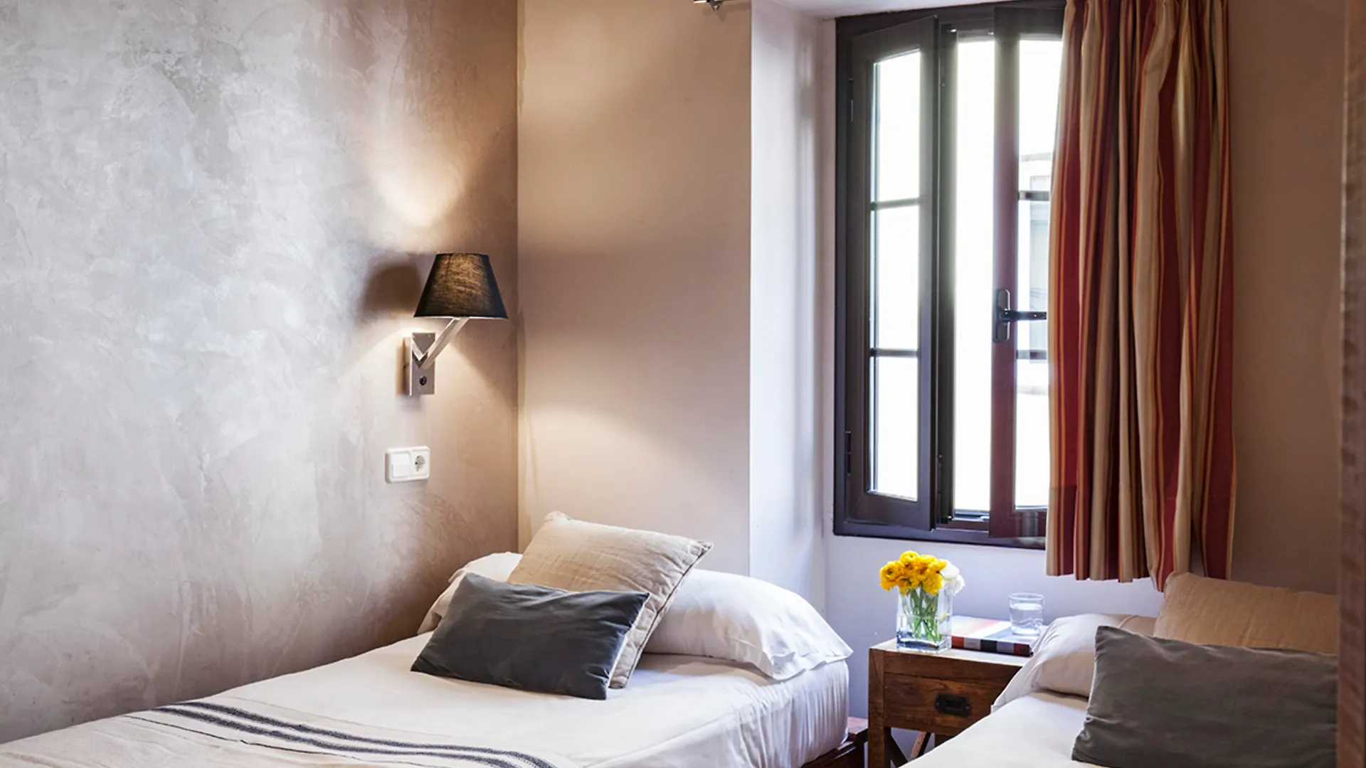 Ainb Las Ramblas-Guardia Apartments Barcelona 0*,